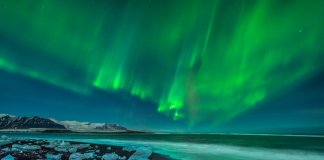 Iceland's Northern Lights at the Jökulsárlón glacier lagoon