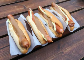 Icelandic Hot Dogs served on a table