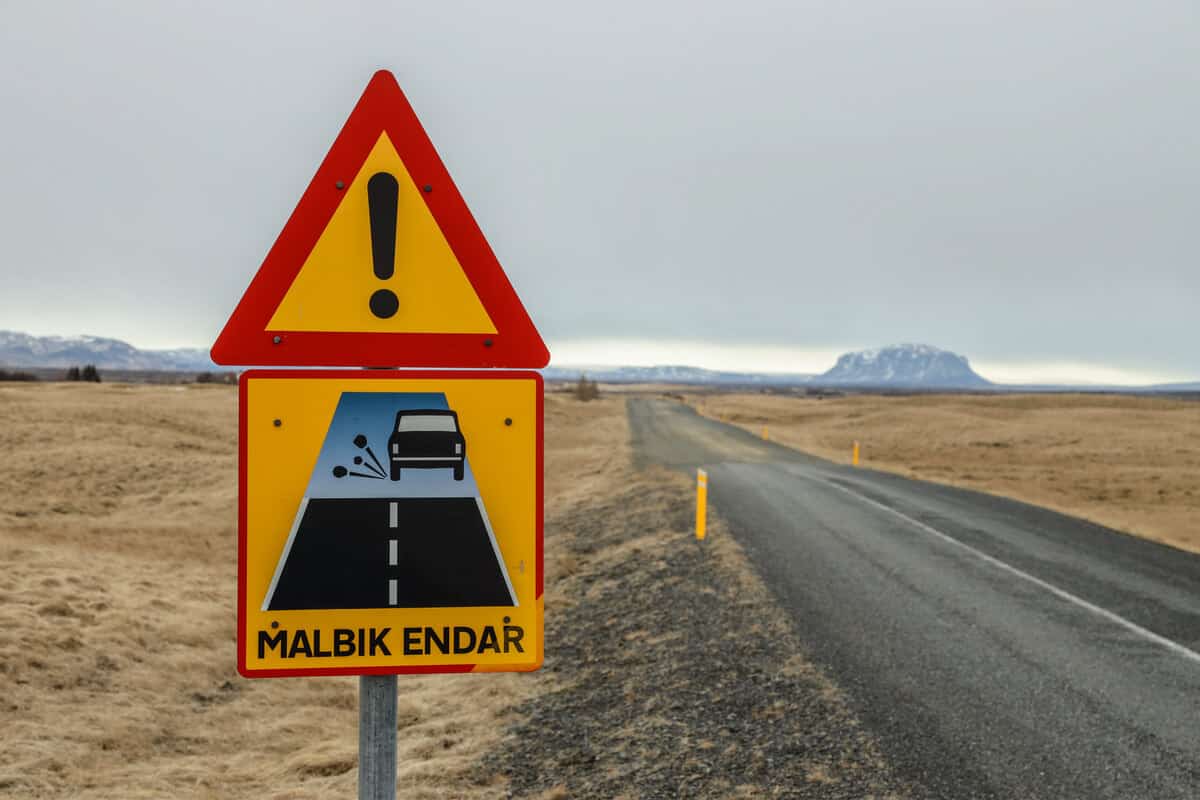 Special Iceland road sign Malbik endar