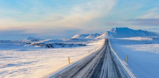 Iceland driving safety tips and advice snowy road