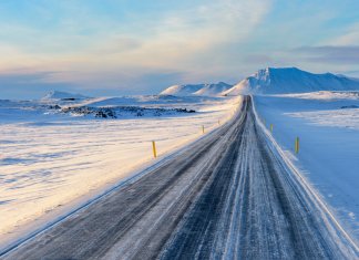 Iceland driving safety tips and advice snowy road